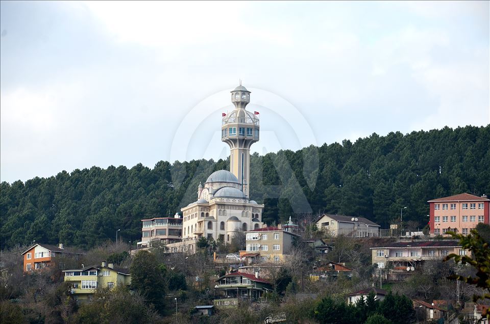 Une bibliothèque avec un minaret, sur une vue imprenable d’Istanbul