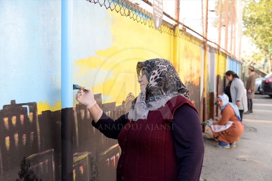 Başkentli kadınlar Altındağ'ın tarihi yerlerini resmetti
