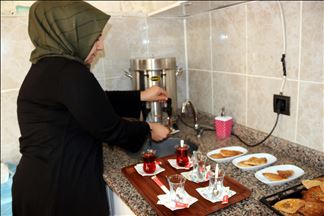 Turquie : dans ce café, celui qui lit, remporte thé et biscuit