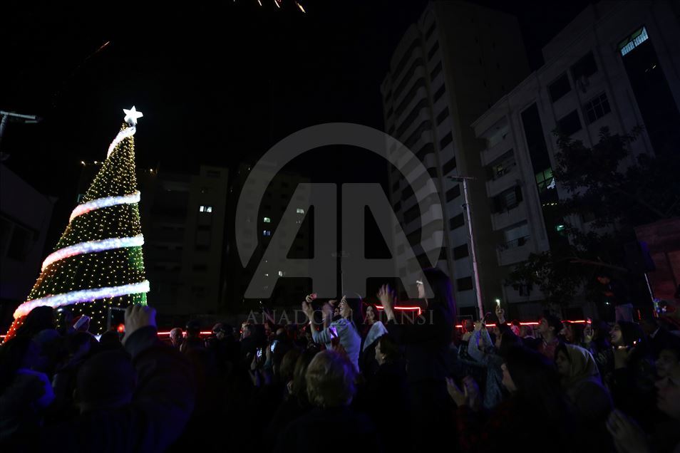  اضاءة شجرة عيد الميلاد في غزة
