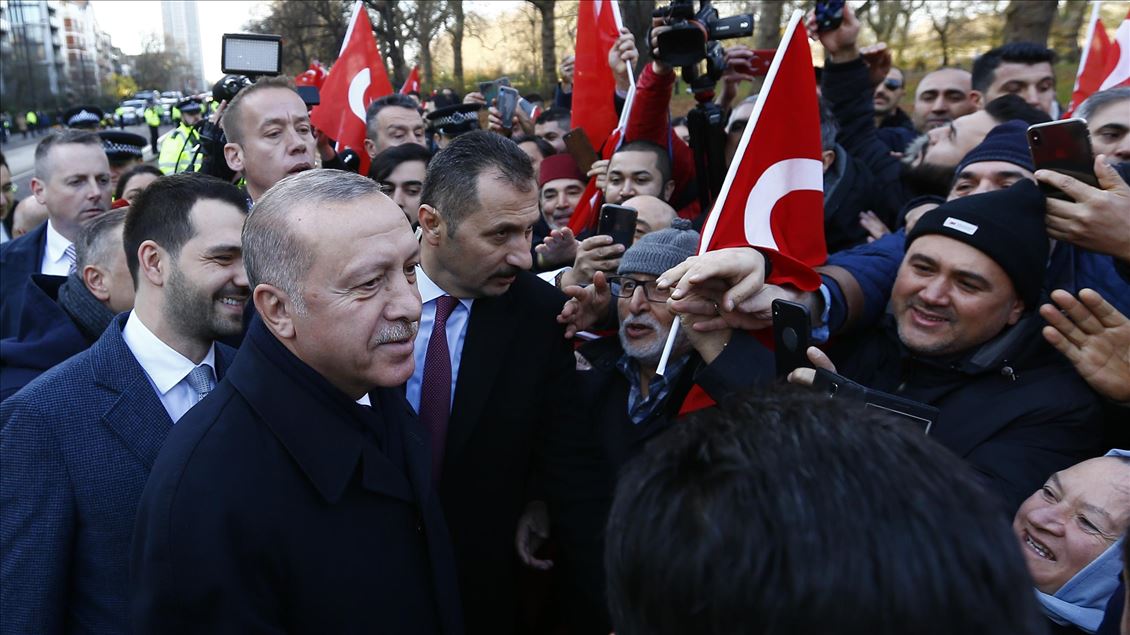 Cumhurbaşkanı Erdoğan'a Londra'da sevgi gösterisinde bulunuldu