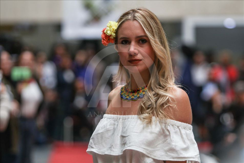 Ex- combatientes de las FARC recurren a la moda durante una pasarela en el congreso colombiano