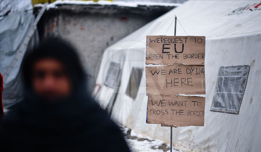 Temperaturat e ulëta vështirësojnë gjendjen e refugjatëve në kufijtë evropianë