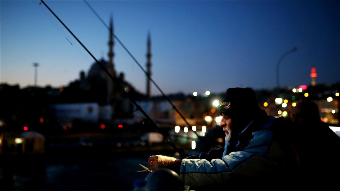 ماهی‌گیری در پل گالاتای استانبول