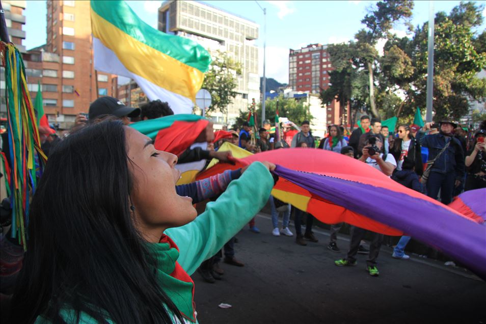 Kolombiyalı yerlilerden, hükümete "başkente yürürüz" tehdidi