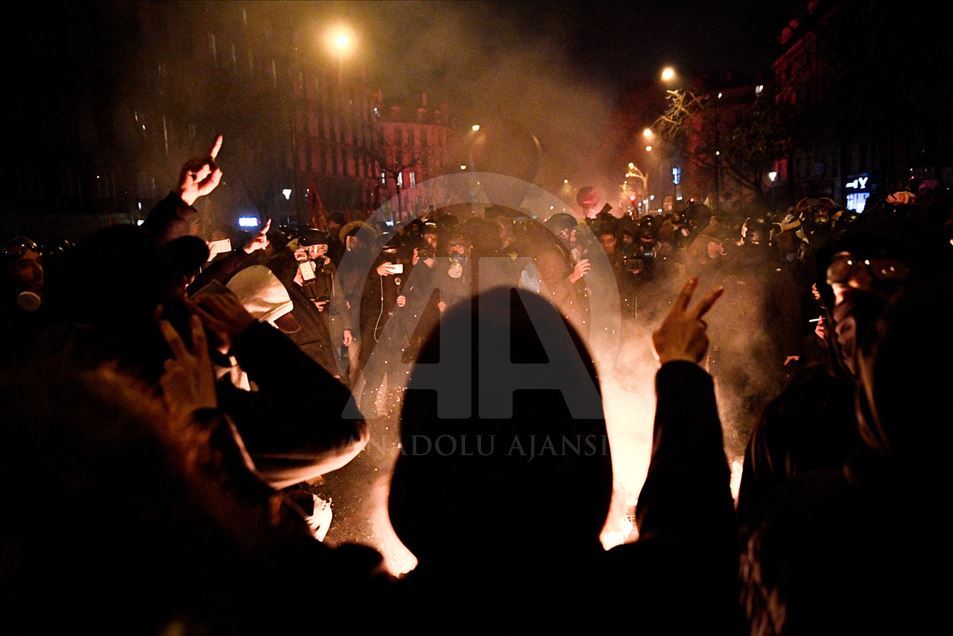 Fuertes choques entre manifestantes y policía en París