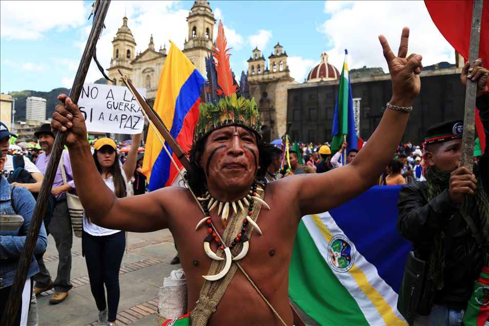 Cauca'dan gelen yerliler Bogota'da genel greve katılmaya devam ediyor