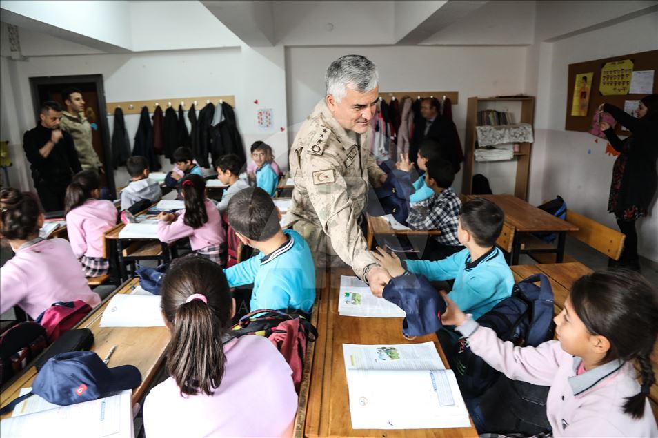 Kırsaldaki öğrencinin mektubuna İl Jandarma Komutanı duyarsız kalmadı