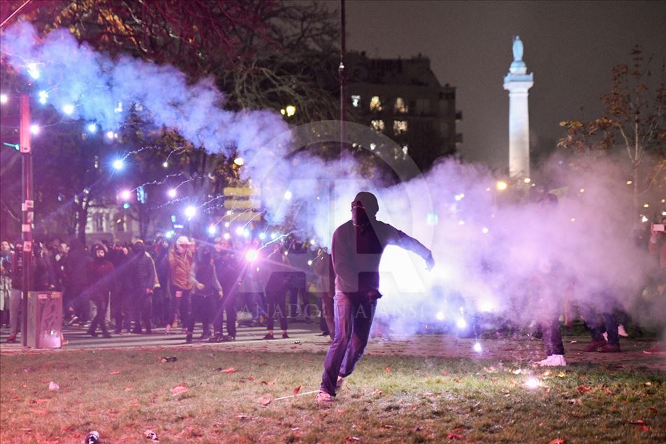 Fuertes choques entre manifestantes y policía en París