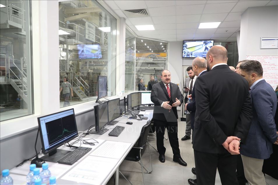 Bakan Varank Tataristan'daki Türk fabrikalarını ziyaret etti