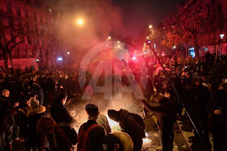 Fuertes choques entre manifestantes y policía en París