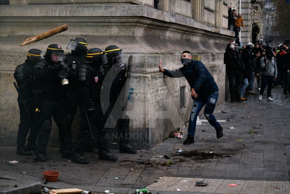 Fuertes choques entre manifestantes y policía en París