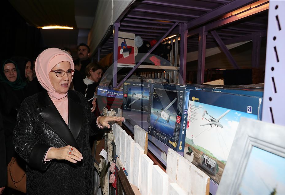 Emine Erdoğan, "Artsın Eksilmesin Dönüşüm Pazarı"nı ziyaret etti
