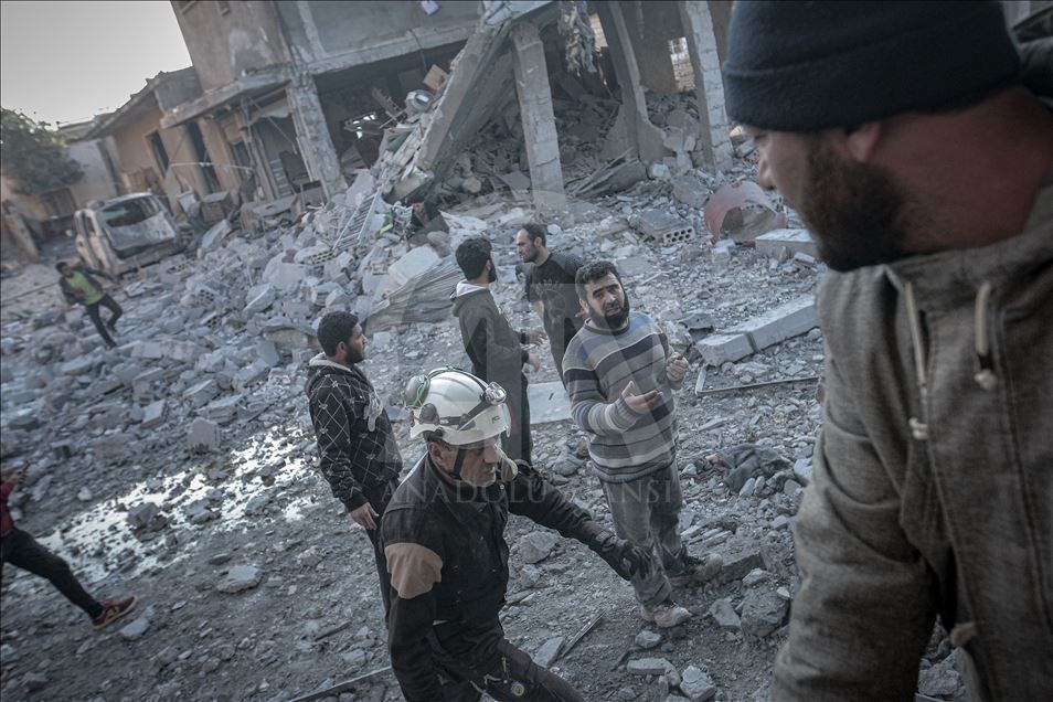 ارتفاع قتلى غارات النظام وروسيا في إدلب إلى 19 مدنيا