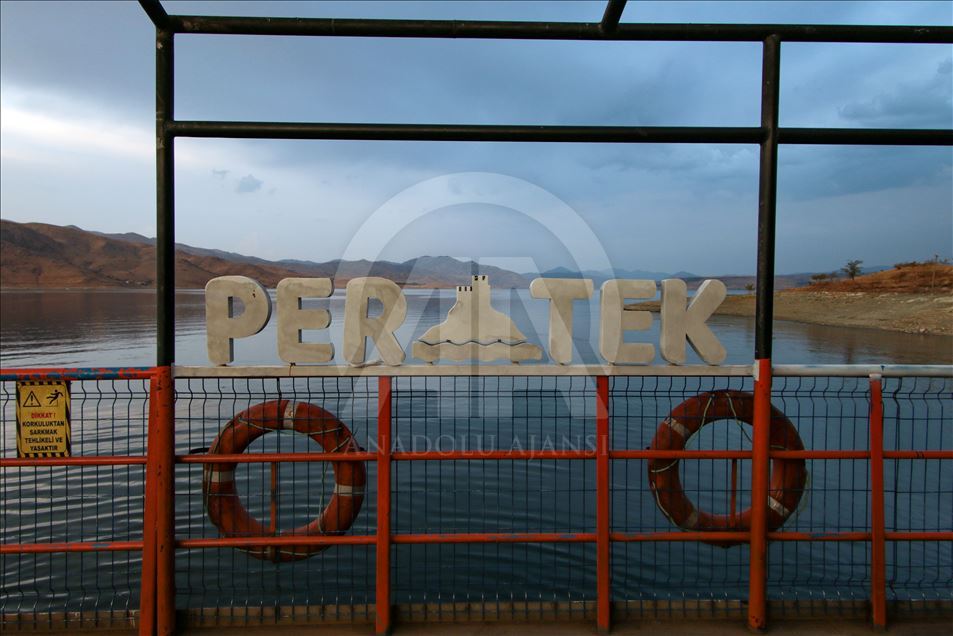 Denizsiz kentleri birleştiren baraj gölünde "boğaz" keyfi