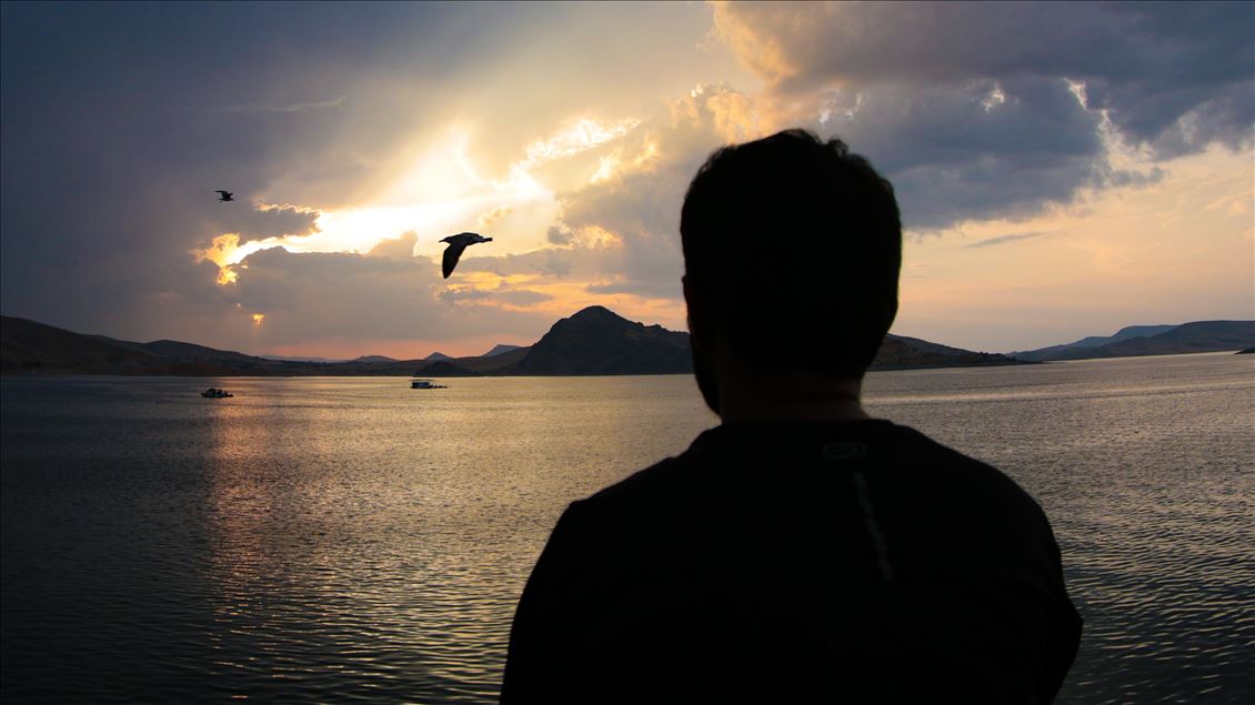 Denizsiz kentleri birleştiren baraj gölünde "boğaz" keyfi