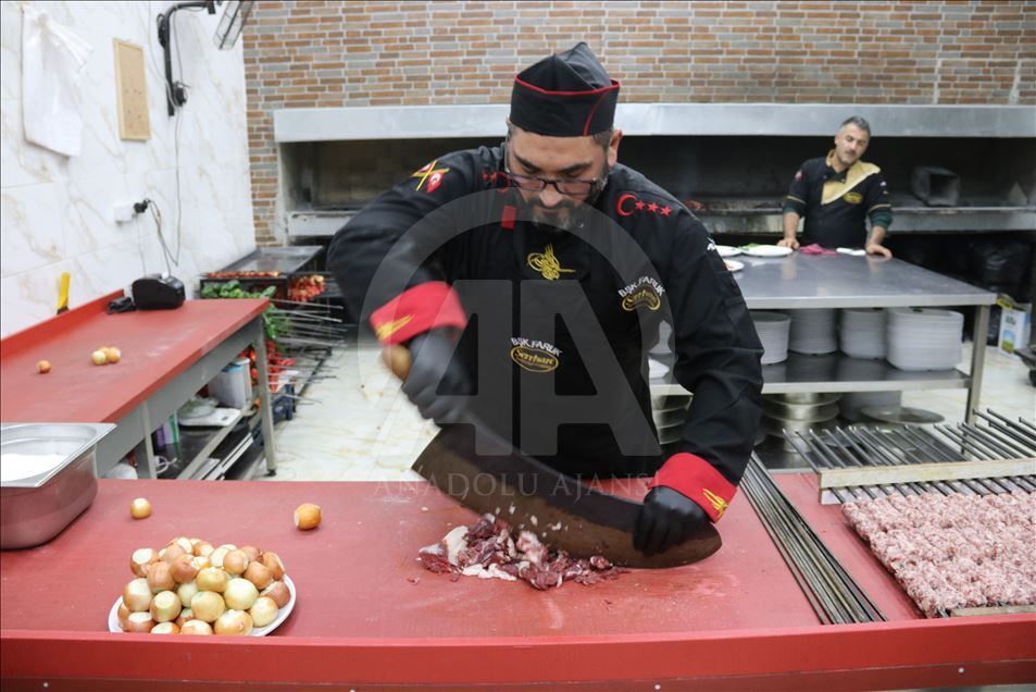 Kebaba pîvazê ya Rihayê temeke xweş di devê mirov da dihêle