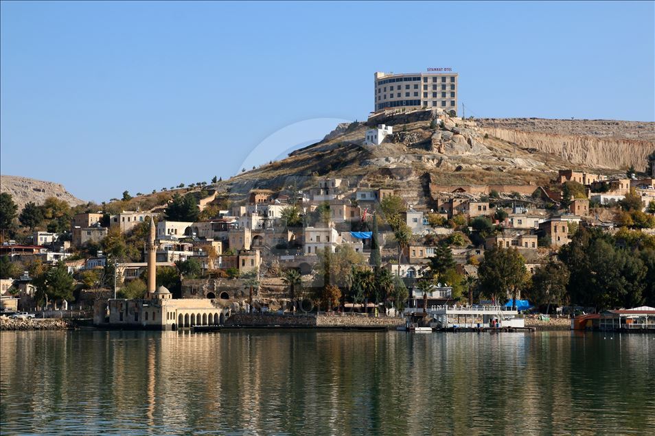 Şanlıurfa'nın turizm merkezi Halfeti'de hafta sonu yoğunluğu yaşanıyor
