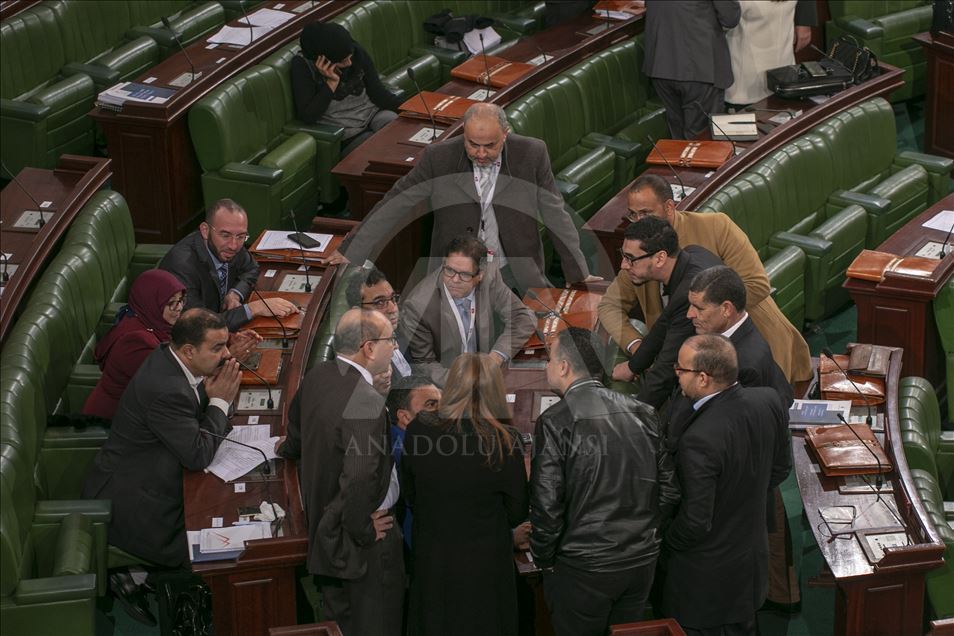 تونس.. نواب يطالبون بفضّ اعتصام كتلة "الدستوري الحر" بالقوة