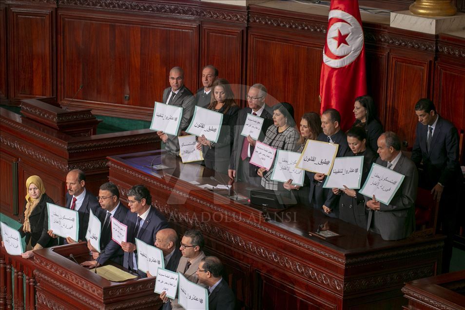 تونس.. نواب يطالبون بفضّ اعتصام كتلة "الدستوري الحر" بالقوة