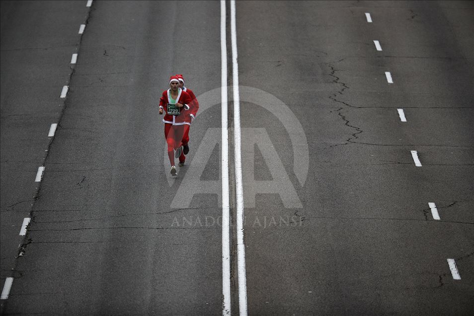 Madrid'de Noel Baba koşusu