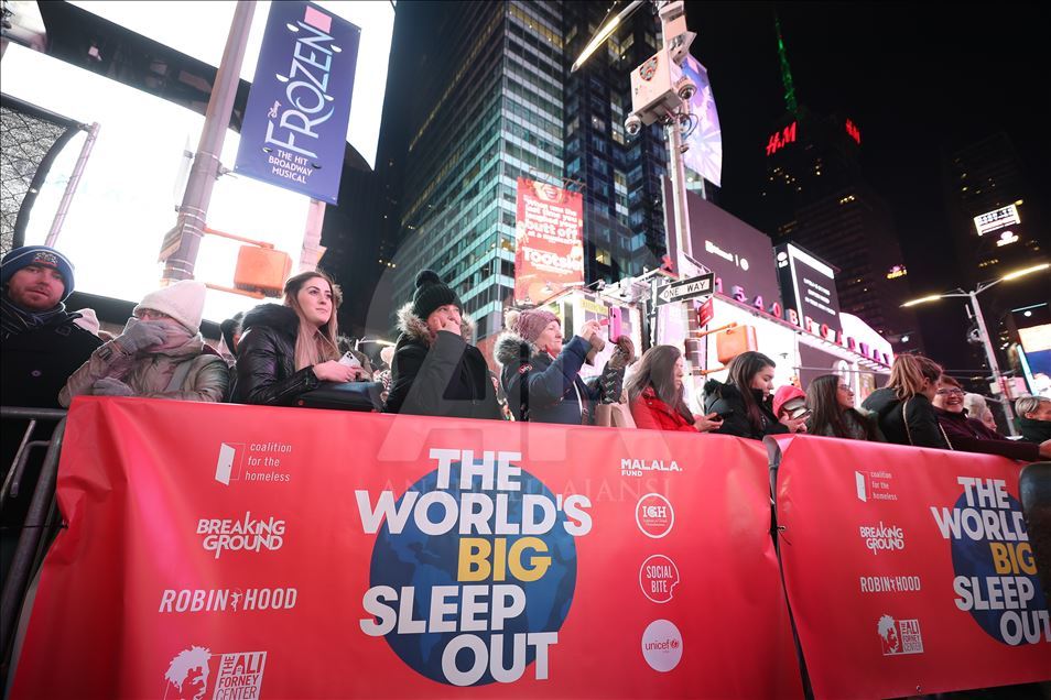 Ünlü oyuncu Will Smith 'The World's Big Sleep Out' etkinliğine katıldı