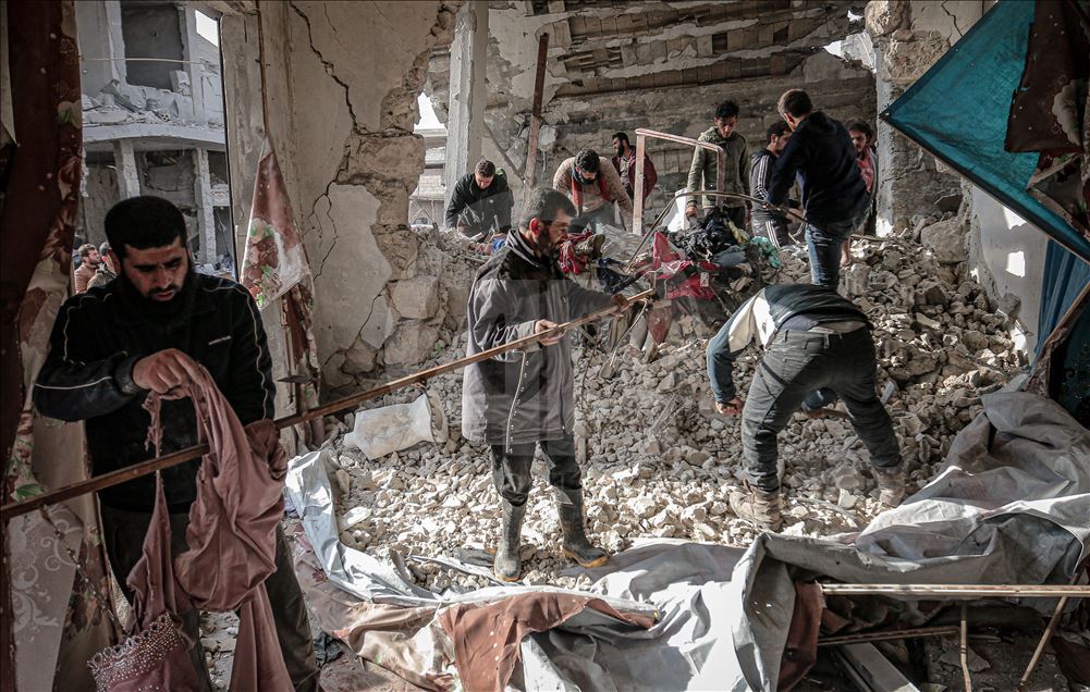 Continúan ataques aéreos en la zona de desescalamiento de Idlib en Siria
