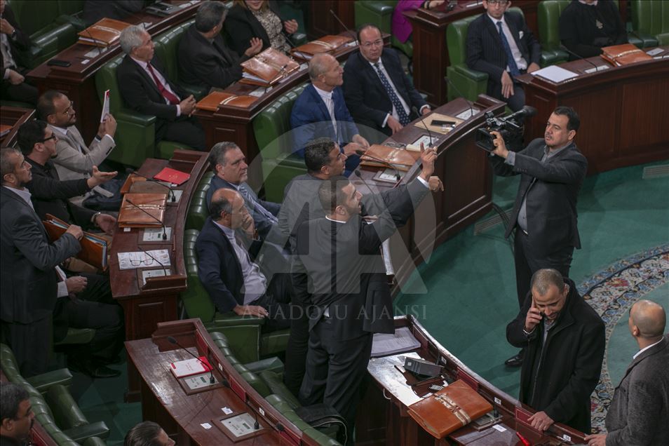 تونس.. نواب يطالبون بفضّ اعتصام كتلة "الدستوري الحر" بالقوة