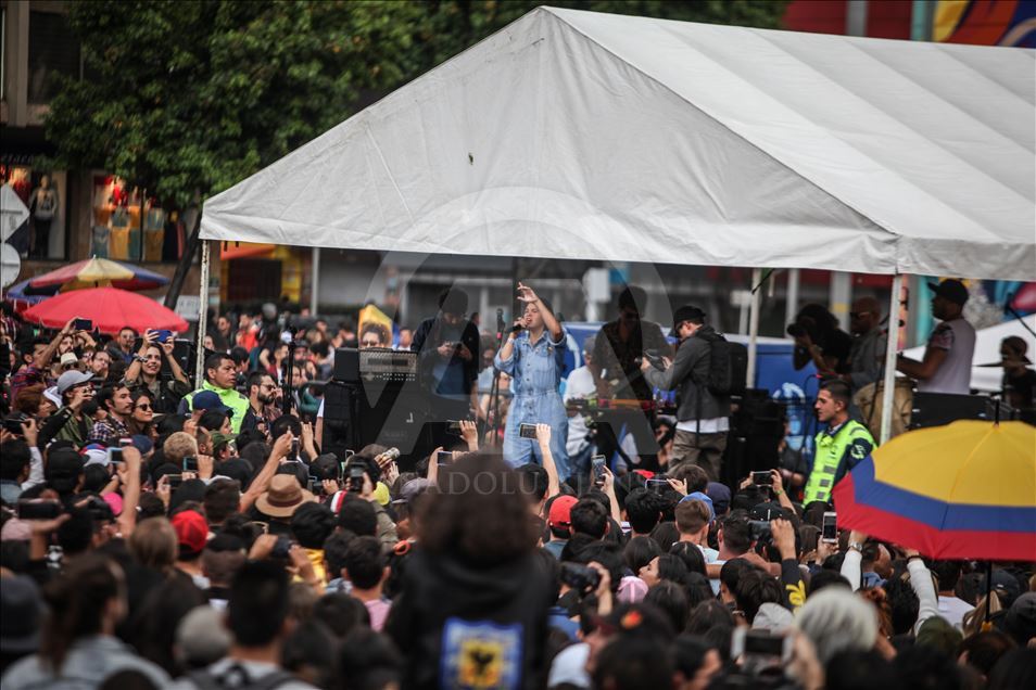 Aksi musikal iringi demonstrasi anti-pemerintah di Kolombia