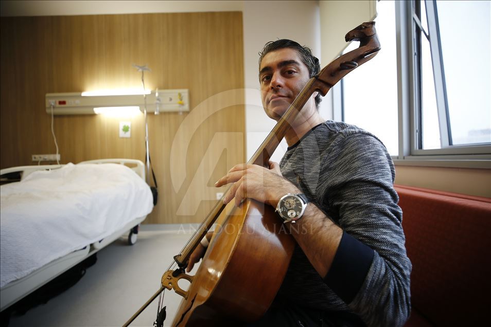 Turkish man plays cello in hospital to beat stress of disease