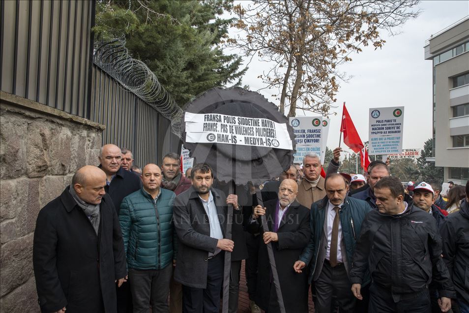 Photographe de l'AA blessé à Paris: Des syndicats manifestent devant l'ambassade de France à Ankara