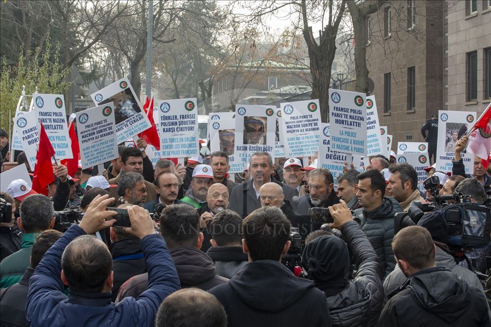 Photographe de l'AA blessé à Paris: Des syndicats manifestent devant l'ambassade de France à Ankara