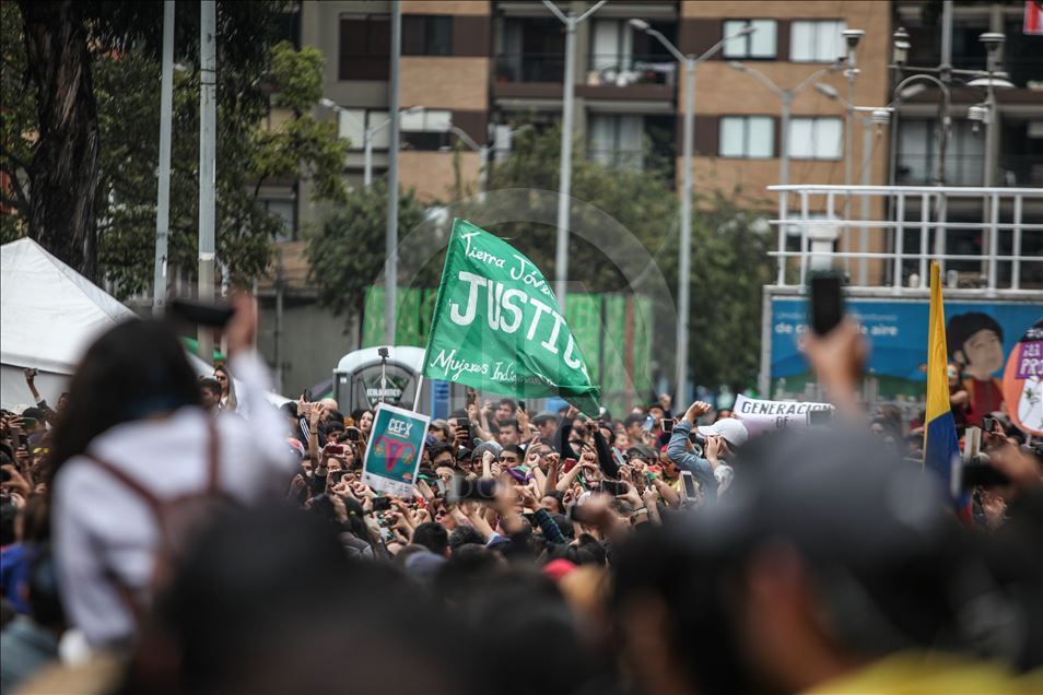 Aksi musikal iringi demonstrasi anti-pemerintah di Kolombia