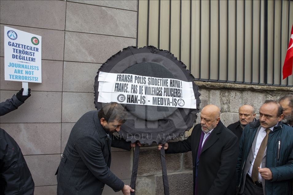 Photographe de l'AA blessé à Paris: Des syndicats manifestent devant l'ambassade de France à Ankara