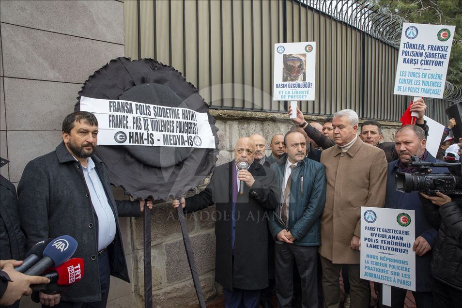 Photographe de l'AA blessé à Paris: Des syndicats manifestent devant l'ambassade de France à Ankara