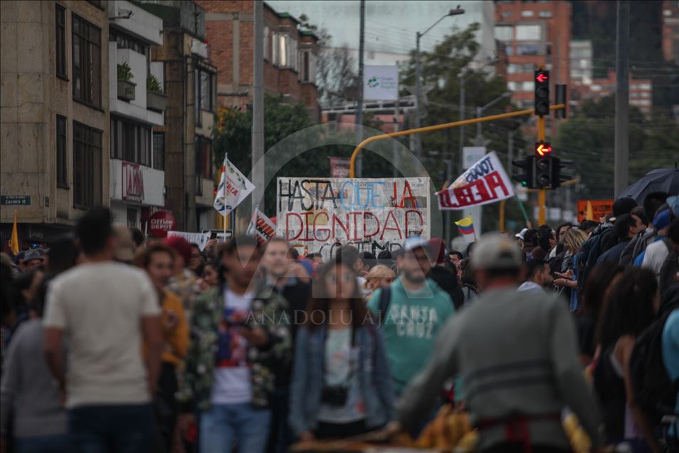 Aksi musikal iringi demonstrasi anti pemerintah di Kolombia