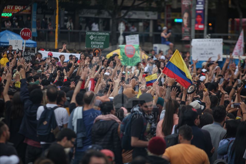 Aksi musikal iringi demonstrasi anti pemerintah di Kolombia