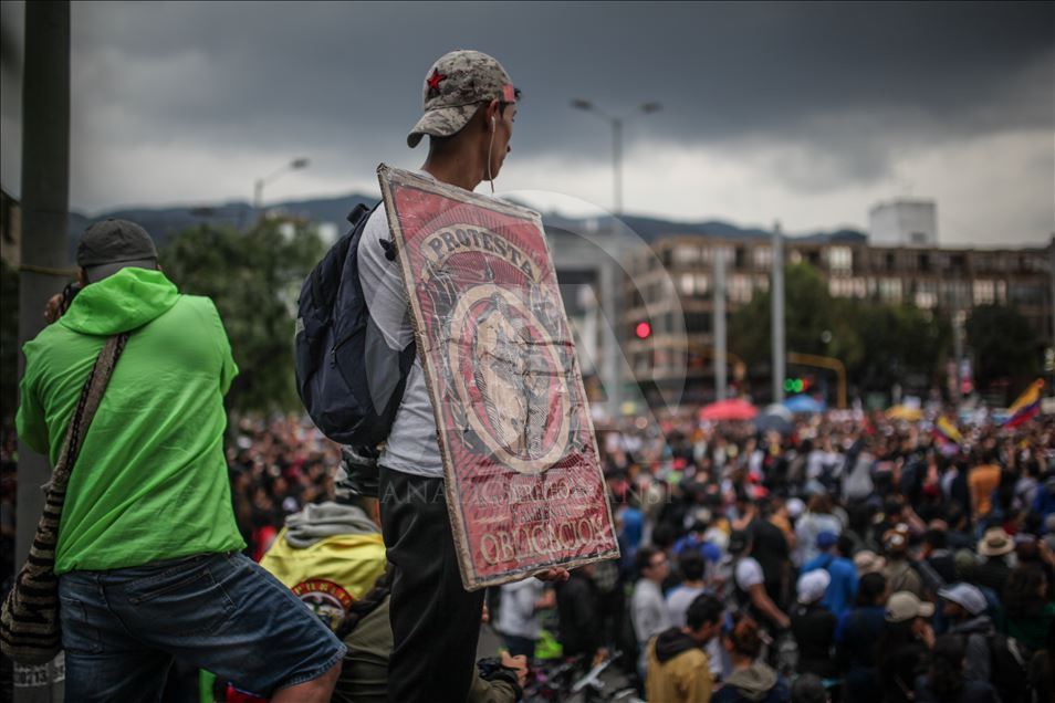 Aksi musikal iringi demonstrasi anti-pemerintah di Kolombia