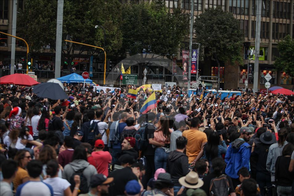 Aksi musikal iringi demonstrasi anti-pemerintah di Kolombia