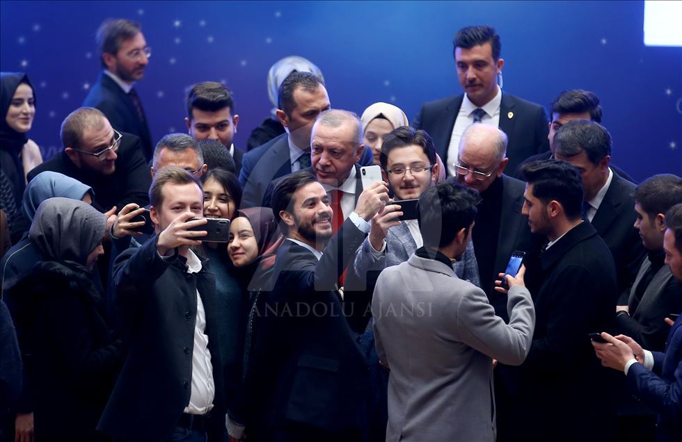 "Her İnsan Bir Dünya" temalı program