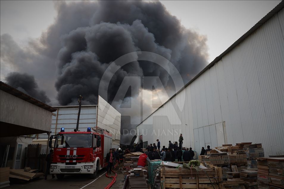 Azerbaycan'da ticaret merkezinde yangın 
