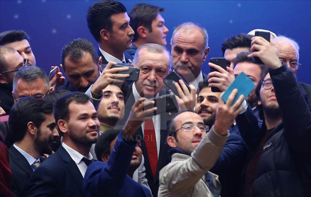 "Her İnsan Bir Dünya" temalı program