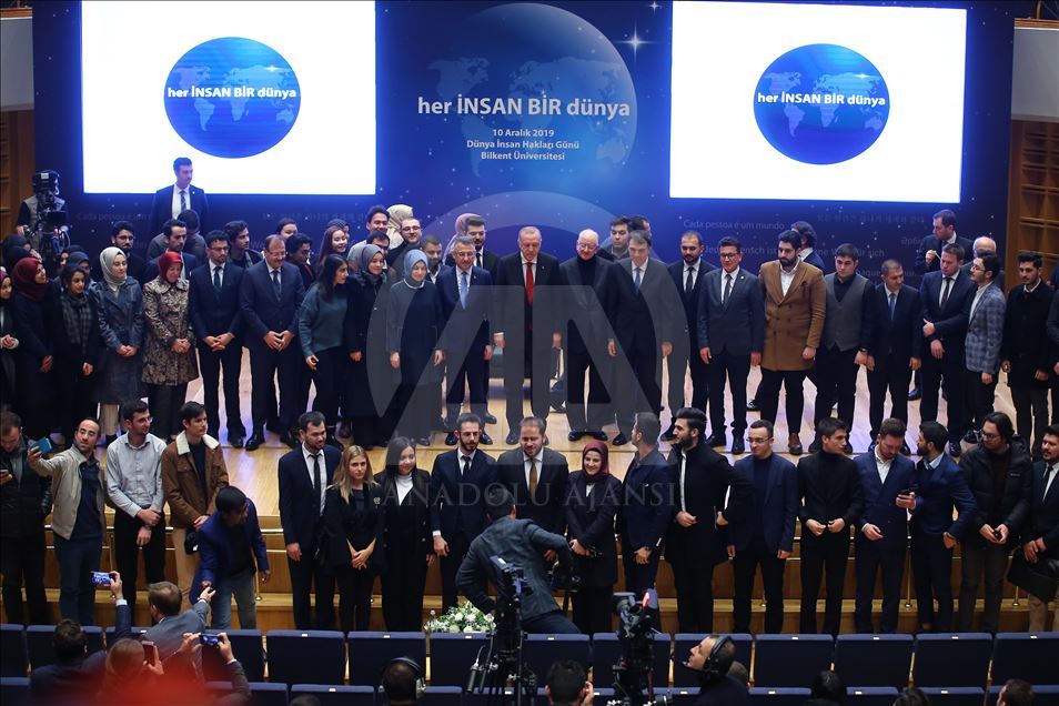 "Her İnsan Bir Dünya" temalı program