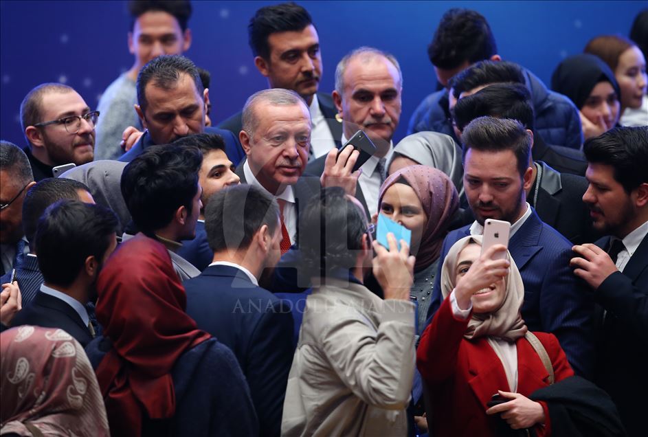 "Her İnsan Bir Dünya" temalı program