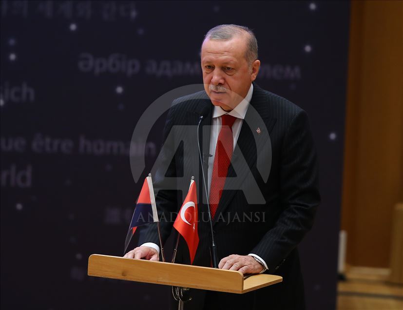 "Her İnsan Bir Dünya" temalı program