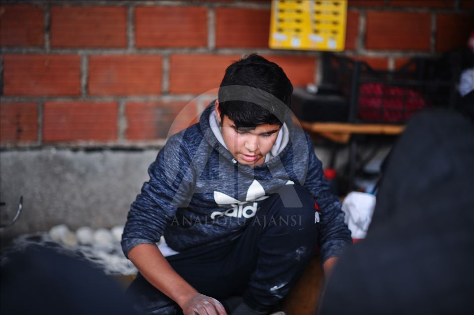 مخيم "فوتشياك" في البوسنة .. أطفال مهاجرون ورحلة البحث عن أمل 
