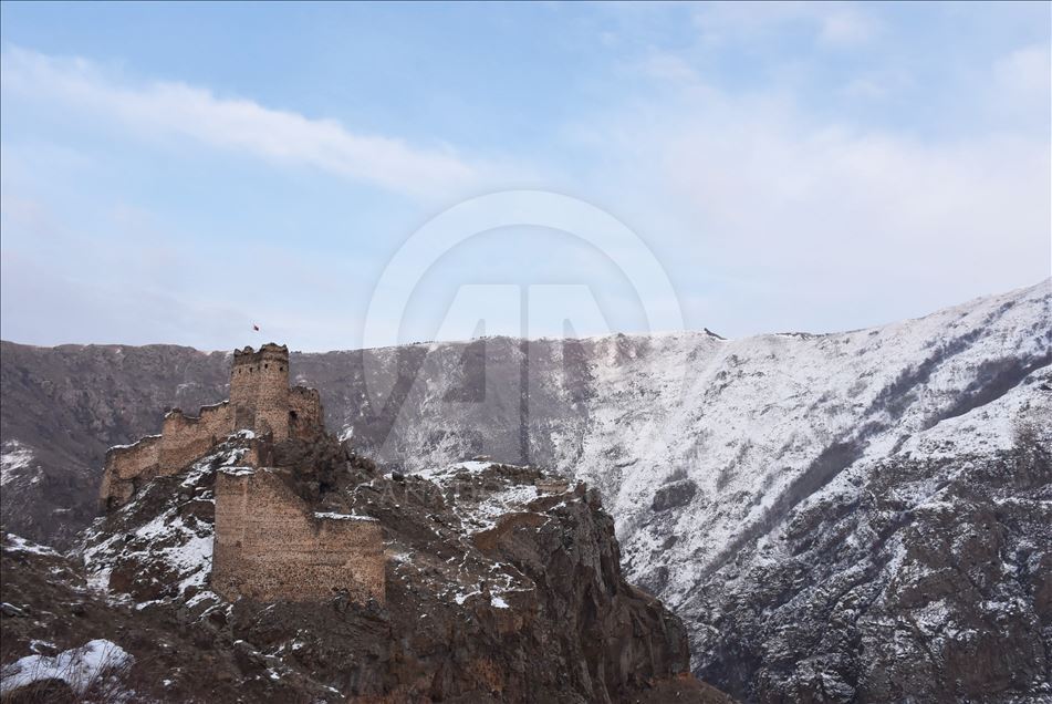 Berfê Keleha Şeytîn xemiland