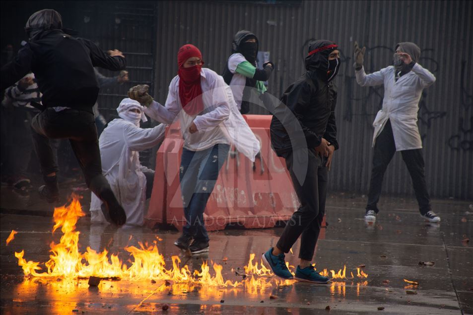 Clashes between students and police in Bogota