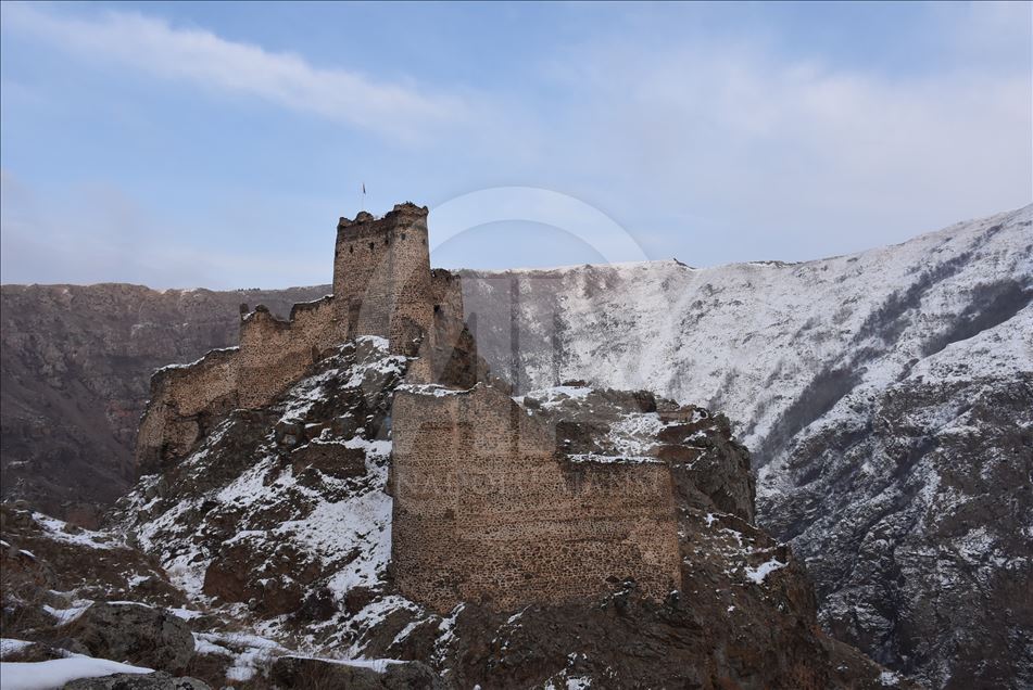 Berfê Keleha Şeytîn xemiland
