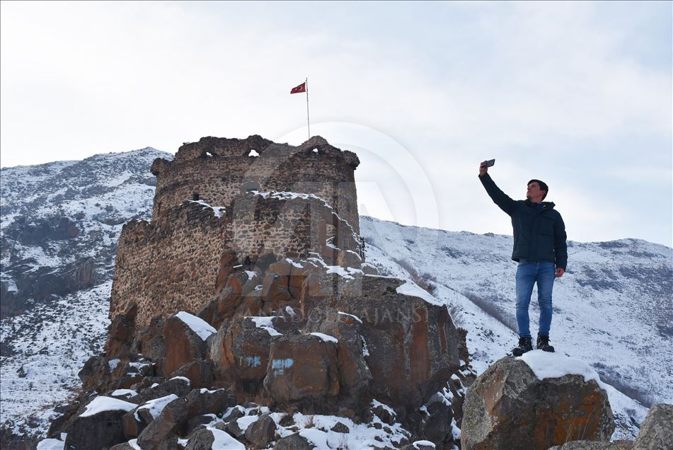 Berfê Keleha Şeytîn xemiland